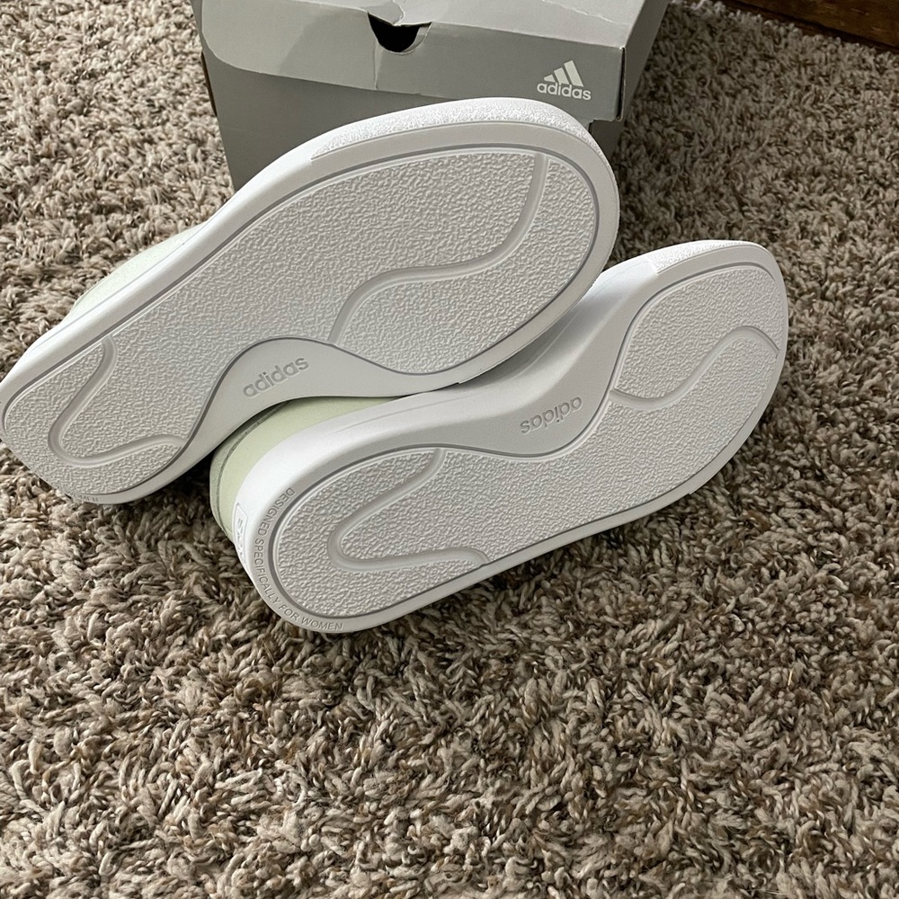 Adidas court platform women’s size 7 1/2 us - Picture 3 of 3